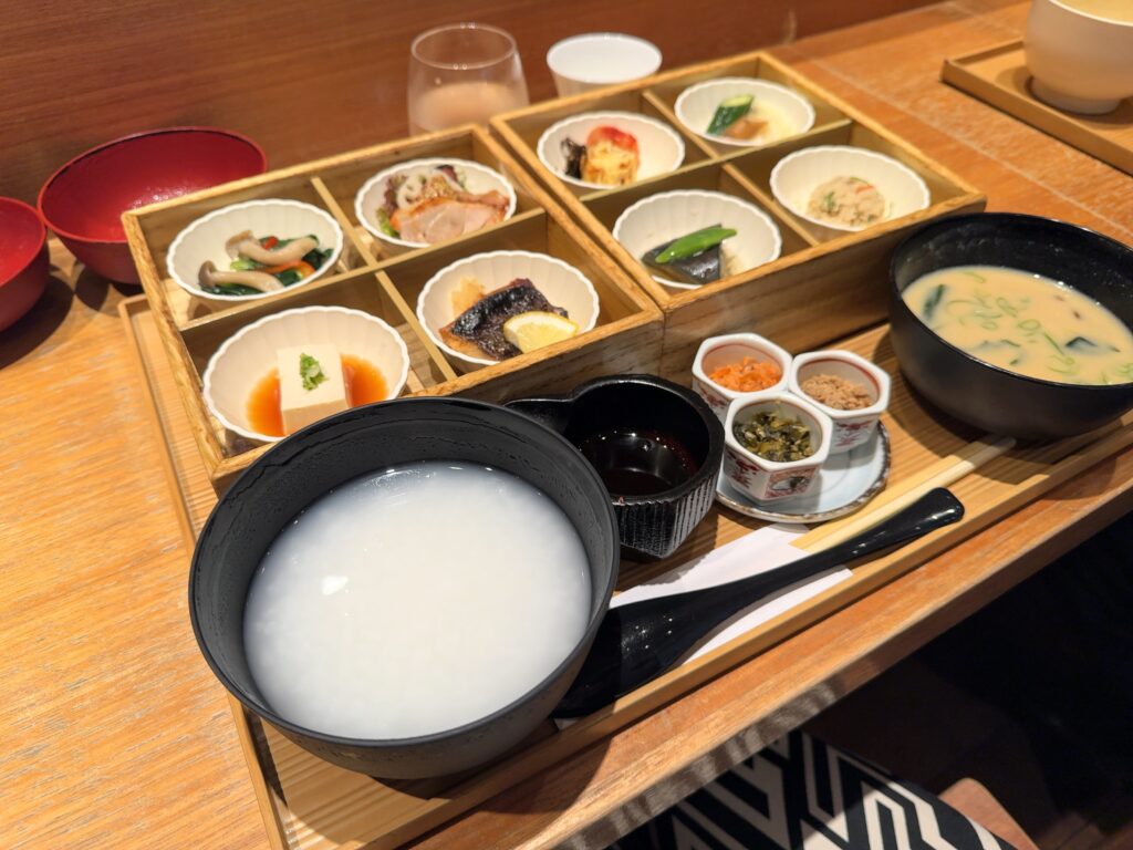東京 羽田空港の「Hitoshinaya」のセット写真