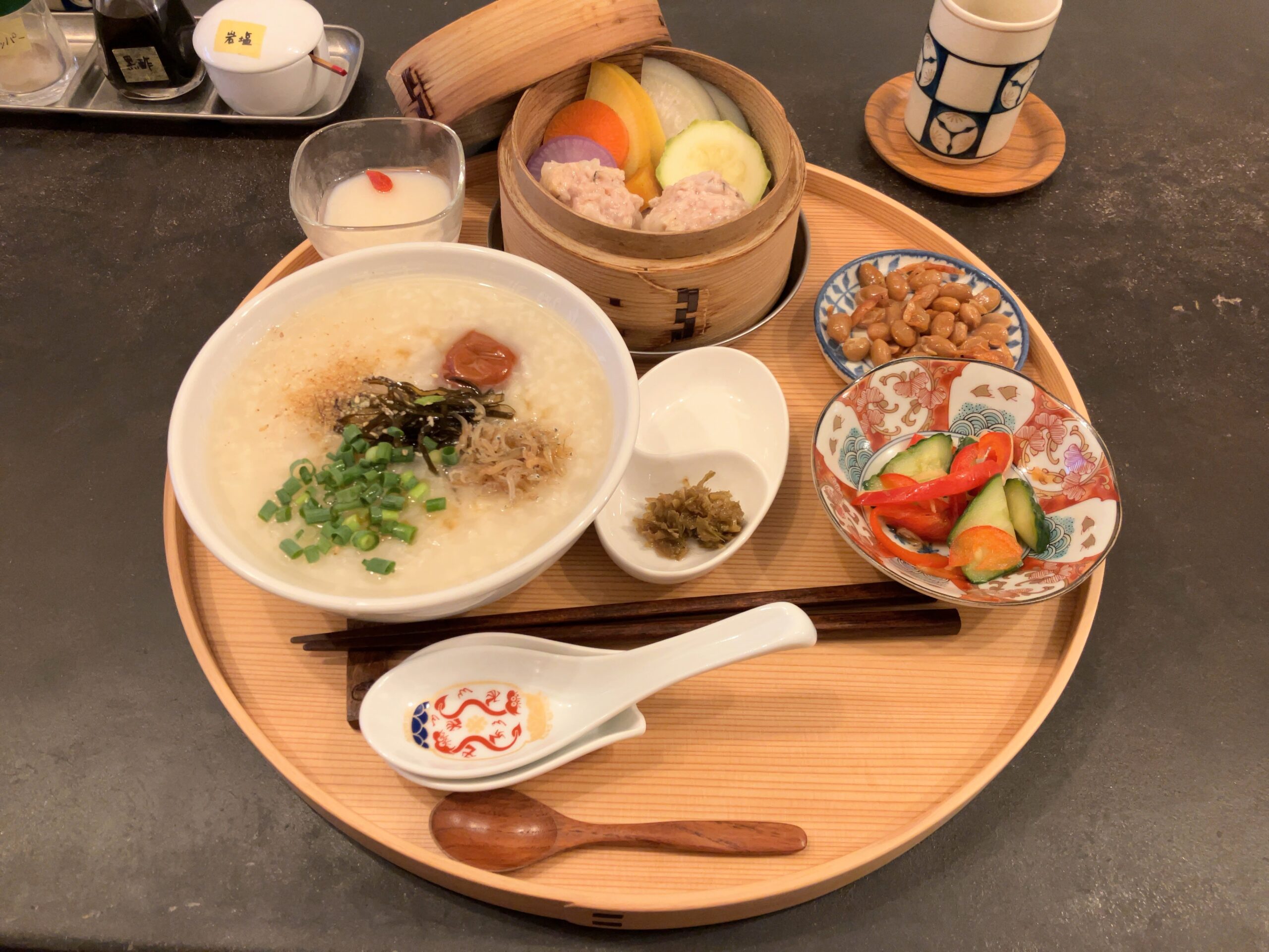 東京 浅草「粥や佐藤」のおかゆの写真