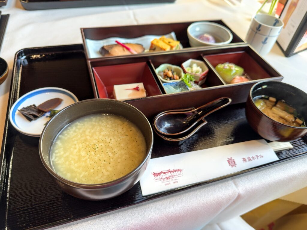 奈良ホテルの茶粥のセットの写真