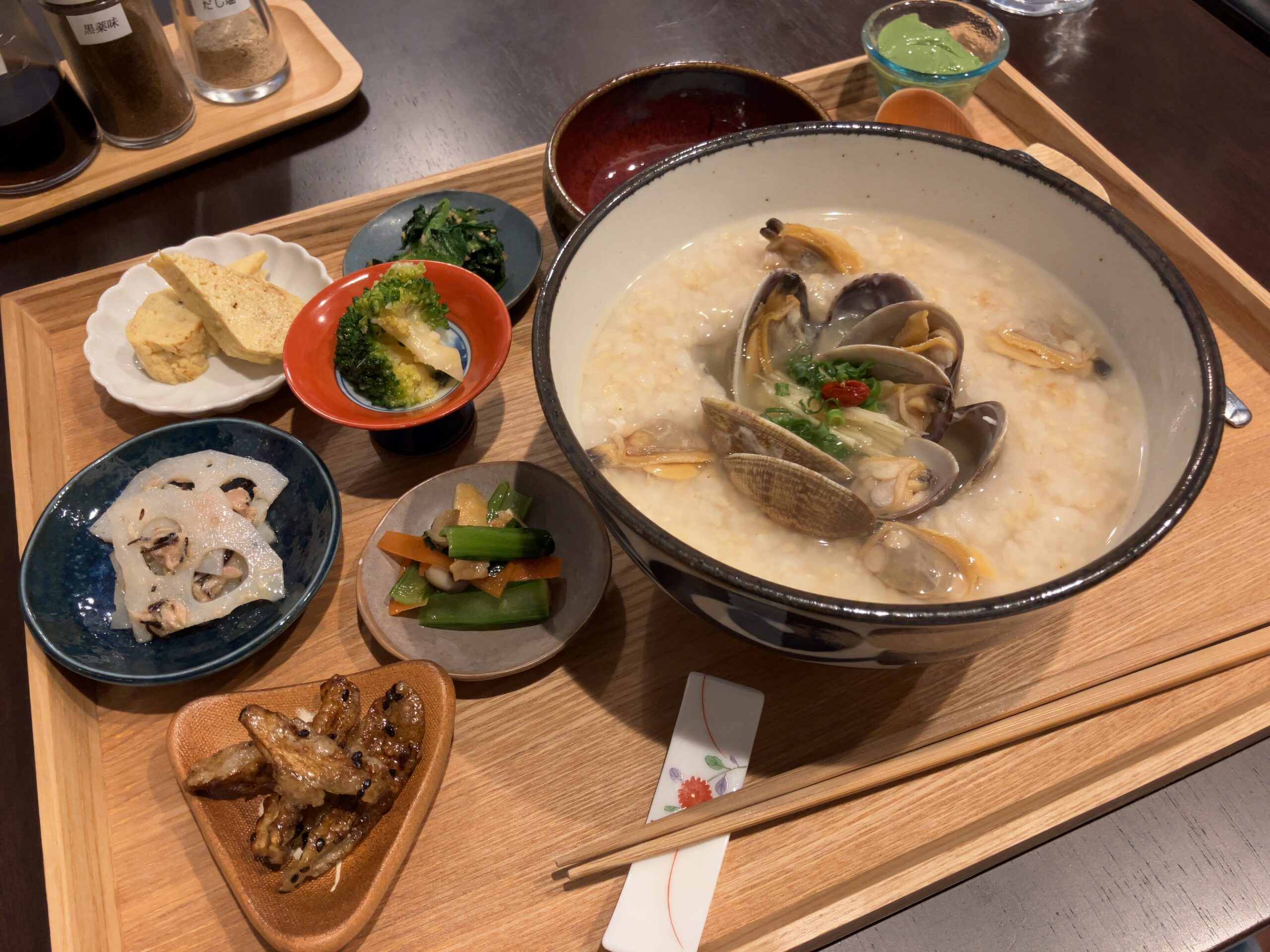 北海道 札幌「お粥と養生食 マルミ」のおかゆのセット写真